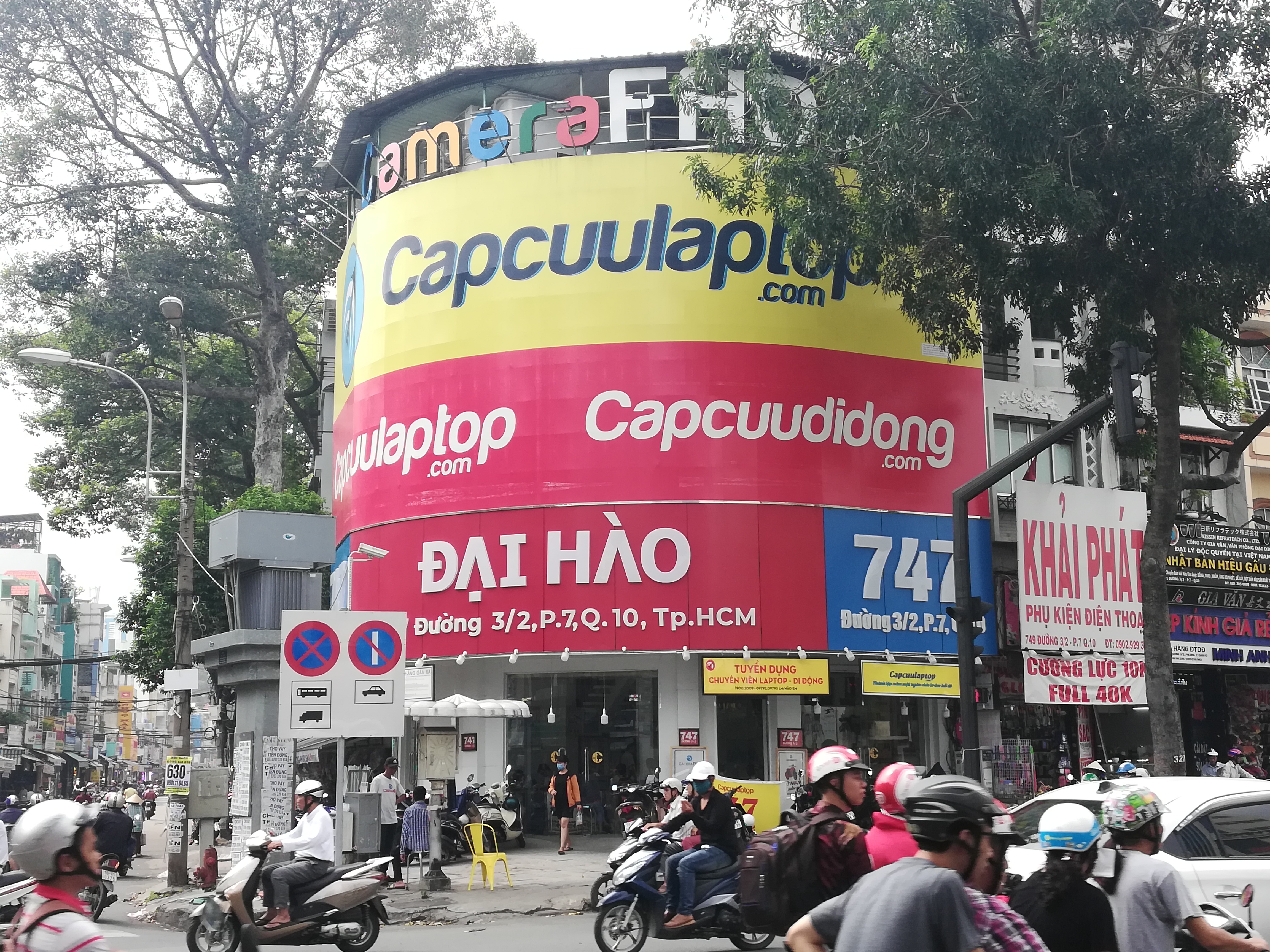 quảng cáo ngoài trời thành công cho cửa hàng