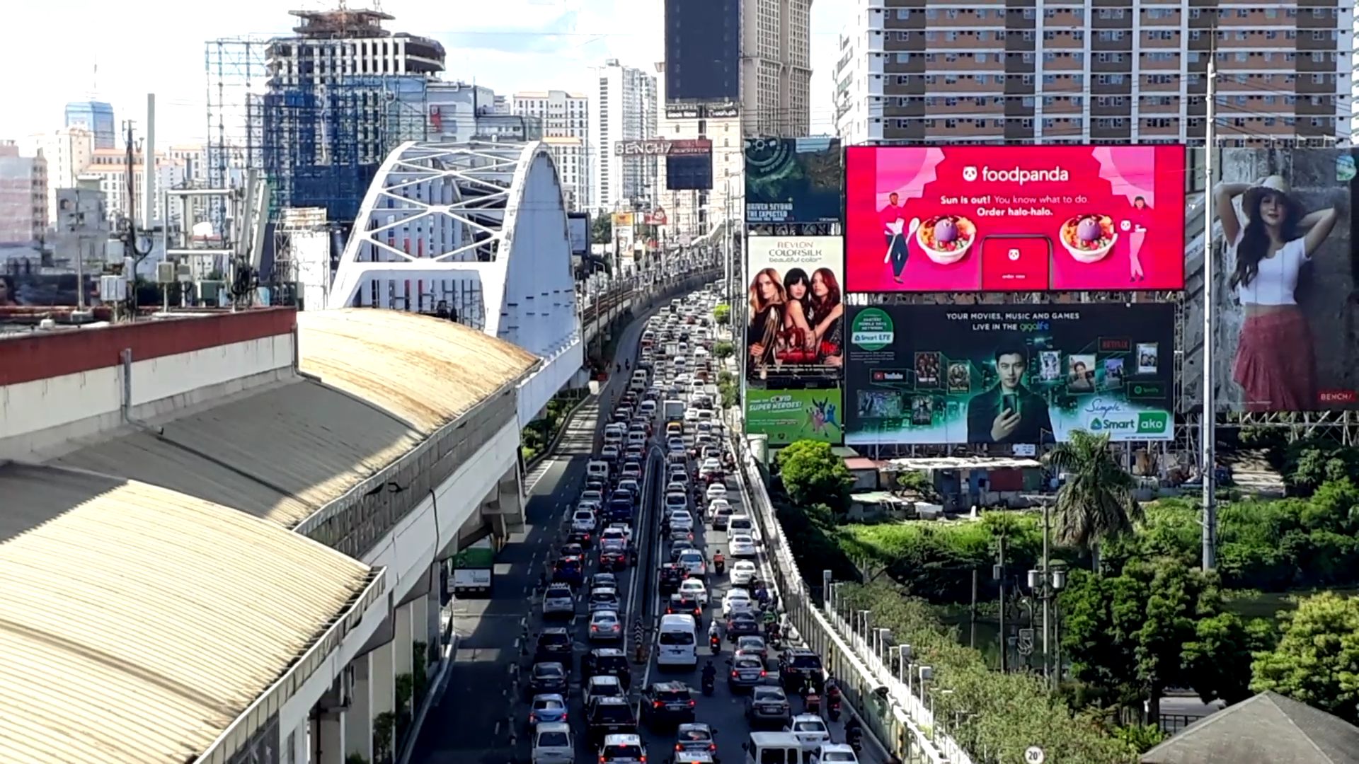 quảng cáo DOOH thay đổi theo ngữ cảnh