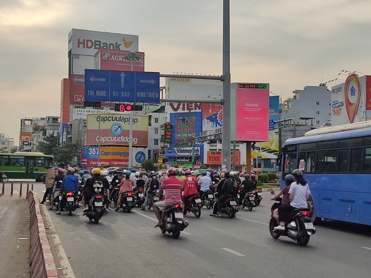 quảng cáo RitaVõ trên màn hình led hàng xanh