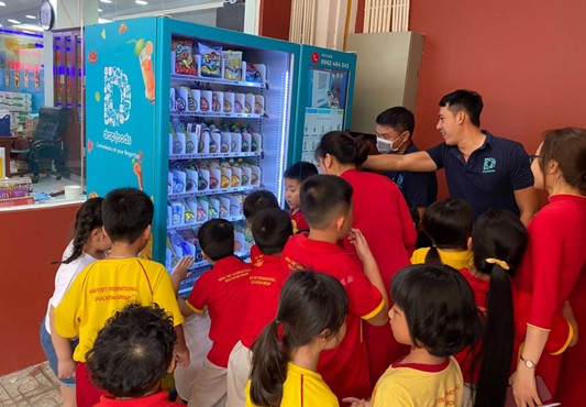 máy bán hàng tự động đặt tại trường học