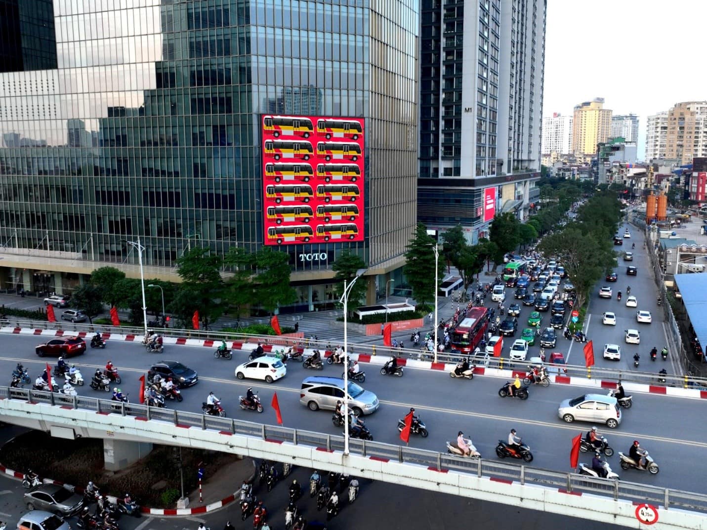 LED Liễu Giai từ trên cầu
